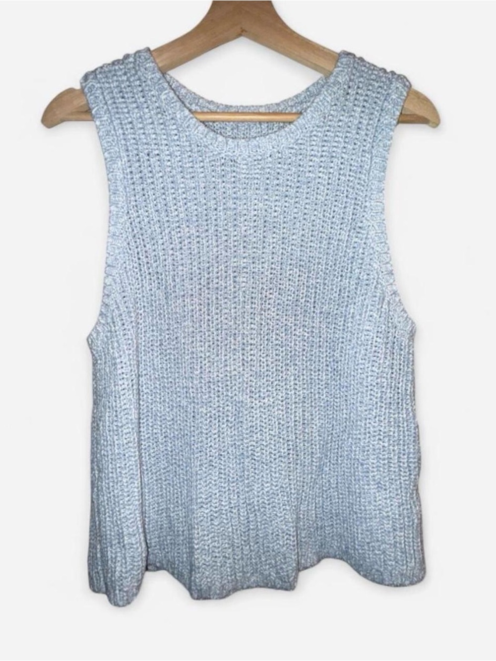 Womenโs Old Navy Icy Light Blue Sleeveless Knit Tank Top
